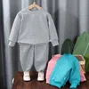 Conjuntos de roupas roupas de bebê 2024 crianças urso manga comprida conjunto meninos e meninas carta suéteres calças de duas peças simples sportswear