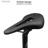 Bicicleta Saddles Bicicleta Saddle Respirável Design Oco PU Couro Macio Confortável Assento MTB Mountain Road Bike One-Piece Almofada Ciclismo PartsL240108