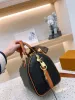 Kvinnor väskor präglade ny stil kudde påse på mode shopping satchels axel siden halsduk pu läder lyxdesigner purses hobo handväska kuvert plånbok