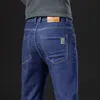 Jeans da uomo in velluto casual da lavoro classici 2023 Pantaloni invernali spessi con ricamo cinese dritti allentati caldi e confortevoli 240108