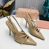 2024 Sandales Slingback en cuir verni 100mm Talon conique Escarpins à bout pointu Semelle en cuir Designer de luxe pour femmes Chaussures habillées Fête de mariage Chaussures de soirée 35-42