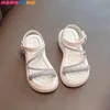 Zomer Baby Kid Flats Mode Feestjurk Strandschoenen Buiten Peuter Strass Zachte zool Meisjes Prinses Sandalen Veelzijdig 240108