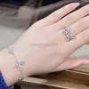 Affascinante braccialetto da donna in argento sterling 925 placcato oro bianco ghiacciato lampeggiante CZ braccialetto a forma di farfalla per ragazze donne bel regalo