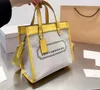 Luxurysデザイナーバッグ女性SS21フィールドトートレザーナイロンバッグ高品質のリーダーのハンドバッグデザイナーレディクロスチェーンコイン財布トートを販売する