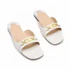 Kvinnors äkta läderdesignskor tofflor Fashion Metal Chain Buckles Lizard Mönster Flat Sandaler Walk Show Park Bedroom Outdoor Beach Shoes With Box 35-43