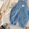 Autumn Children Denim Jumpsuit Toddler Kid Boy Girl Pocket Loose Suspender Long Pant Jeans Fashion Overalls kläder 1-7 år 240108
