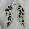 Brincos pendurados em camadas de couro genuíno asa de pena de leopardo para mulheres