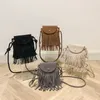 Vintage Port Style stor kapacitet Casure Cross Shoulder Small Square Women's Bag 2023 Simple Autumn/Winter Suede Tassel FMT-4324