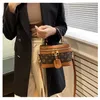 2024 nieuwe hoogwaardige handtas damesmode doos tas met een enkele schouder hand crossbody tas make-up tas mode 023