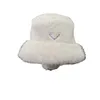 Designer Ball Caps P Family 23 Autunno Inverno Nuovo visone Peluche Cappello da pescatore Viso caldo e appariscente Cappello da vaso piccolo Pelliccia imitazione Volpe di alta qualità UFI9