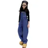 Primavera jeans macacão meninas adolescentes denim babadores suspender cinta calças de carga bolso pantalones crianças roupas 4 6 8 10 12 14 anos 240108