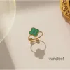 Designer Love Ring Four Leaf Charm Clover Rings Charm 18K Gold Plated Rostfritt Steel Versatile Smycken för Woman Fashion Luxury Rings Women Jubileums Present Geomet