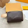 Bolso de maquillaje de mano para mujer, bolso de mano de diseñador, bolso de mensajero con estampado de letras a la moda, cuero genuino, cremallera abierta de alta calidad