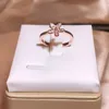 Anillos de racimo 925 Plata Blanco Zircon Pequeña Margarita Anillo de oro rosa Personalidad femenina Fiesta Regalo de cumpleaños Joyería al por mayor