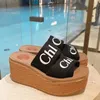 Pollette da piscina estate di alta qualità Schede da donna Scarpe casual Casual Flat Sandale Travels Schede a piattaforma legnosa Sandalo Comfort Black White Man Canva Designer Slide Mule