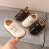 Neue 2024 Babyschuhe für kleine Kinder Jungen und Mädchen weiche Solder Lederwanderer Nicht -Slip -Schuhe für Kinder bequeme Baby Sportschuhe Zapatos 240108