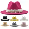 Boinas Elegante sombrero Fedora Top con banda de perlas Gorra de ala ancha para mujeres Mujer