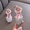 Dziewczęta księżniczka płaskie buty koraliki Bowknot Summer Fashion Children's Children Sandals Sandals Wedding Footue Kids Soft Bottom Flats 240108