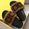 10a toppkvalitetsdesigner Womans Fashion päls Sandaler Lady Fall Winter Brown Gift Fluffy Teddy Bear Slipper Baguette Shoes Gladiator Slides Men Tazz Slippers Storlek 35-42