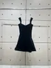 Vestidos casuales Terciopelo Halter para mujer Chic Sexy Y2K Asimétrico Warped Adelgazante Hendidura Pequeño vestido negro 2024 Primavera