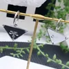 Metal Triangle Letter Charm Earring Kobiet Letter Carring na imprezę podtrzymującą biżuterię modową