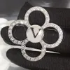 Diamanten broches Designer Pins Broche Parel Sneeuwvlok Pin Merk Letter Voguish Heren Dames Goud Zilver Broches Pak Pin Bruiloft Jurk Sieraden Geschenken