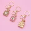 Sleutelringen Rhinestone Crystal Parfum Fles vorm Keychain 3 kleuren hanger Keyrfor dames tas sleutelhouder accessoires sieraden J240108