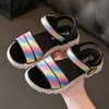 2-8 år flickor Rainbow Sandals Summer Kids Beach Shoes Girl Fashion Princess Sandal Children Flats Shoes Chaussure Enfant Fille 240108