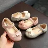 Barnlägenheter för flickor skor småbarn lilla flicka barn klädskor glitter läder med spets bow-knot prinsessa bröllopskor 240108