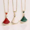 8YG1 Designer Baolger Hanger Kettingen Baojia Hoge Editie Waaiervormige Kleine Rok Ketting voor Vrouwen Natuurlijke Witte Fritillaria Rode Jade Merg v Goud Plat