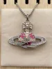 2024 Designer Xitai Queenjewellery Collane con pendente Bordo argento di Vivian Blu Verde Rosa Grande stile meteora con collana di diamanti Saturno