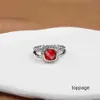 Ladies Designer Band Ring Woman Fashion Schmuck verdrehte Hochzeitsringe Silber für klassische eingelegte rote Granat Zirkon Engagement Geburtstag