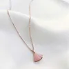 8YS0 DESIGNER BAOLGER PENDANT NECKLACES BAOJIA V Guldkjol Halsband Kvinnor Natural Pink Fritillaria Clavicle Chain Plated med 18K Rose High Edition Fan Pend