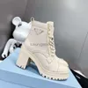 2024ss novo outono e inverno marca superior designer feminino couro brilhante e náilon rendas até salto alto botas de comprimento médio botas de tornozelo botas martin botas de couro