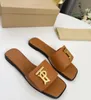 Fashion Womens Leather Sandales Designer Slippers Flat Bottom Brown Brown Chaussures Black Party Summer Indoor Summer