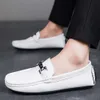 2022 klassische Weiße Faulenzer Atmungsaktive Slip-on Fahren Flache Beiläufige Leder Schuhe Männer Faul Schuhe Mocasines Hombre