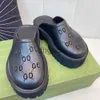 2024 chaussons pour hommes sandales femmes plate-forme sandales perforées chaussures creuses talons de gelée chaussures d'été en caoutchouc Mules