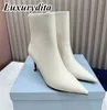 Högkvalitativ designer Kvinnor Långa stövlar Luxury tjock sula Hög kälelben Martin Boots Fashion Leather Over Ankle Boots Over Kne Socks Boot Triangle Heel YMPR 0083