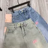 Designer jeans met rechte pijpen, modehanddoek, geborduurde letter, vintage denimbroek