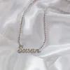 DUOYING – collier avec plaque signalétique en soie personnalisée, avec chaîne de Tennis, avec contour pavé personnalisé, avec lettres, nom pour femmes, 240106