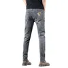 Jeans pour hommes Designer 2022 Printemps et été Nouveaux jeans: marque de mode gris fumée Medusa broderie pantalon droit coupe slim élastique pour hommes LKEL