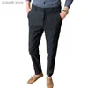 Pantaloni da uomo Pantaloni da uomo a righe verticali bianchi Pantaloni da uomo blu neri Pantaloni da uomo slim moda Pantaloni da lavoro Hombre Autunno Nuovi pantaloni T240108