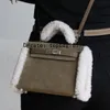 Designer handväskor axelväska 20 cm crossbody 10a spegel kvalitet yttre sömmar märke totalt handgjorda klassiska stora kapacitetsbegränsade upplagor mocka med lamm päls