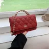 Nowa torebka damska Crossbody z magnetyczną klamrą na wychodzącą, małą kwadratową torbę, modną i modną torbę na ramię