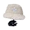 Дизайнерские бейсболки Chaokro Heart East Gate Рыбацкая шляпа со стильным лицом Маленькая плюшевая шляпа с крестом из волос ягненка Утолщенная теплая шляпа-чаша 6Z10