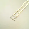 2024 Designer Xitai Queenjewellery Halsband Halsband Kvinnors nya fulla diamant Saturn Shi Family Pearl Pendant Neckchain Light Luxury Sense Collar Chain Chain