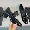 Chaussures simples vides à talon moyen et nœud noir, série Bow 2024