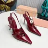 2024 Sandales Slingback en cuir verni 100mm Talon conique Escarpins à bout pointu Semelle en cuir Designer de luxe pour femmes Chaussures habillées Fête de mariage Chaussures de soirée 35-42