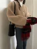 冬の気質vネックラムウール女性用のショートカーディガンジャケット