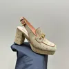 8.5 سم أنيقة مصممة مضخة مصممة مضخة Slingbacks توقيع الكعب مكتنزة مكتنزة أعلى جودة المرآة عالية الكعب